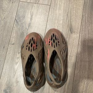 Yeezy foam runner grey sand (size 10.5)
